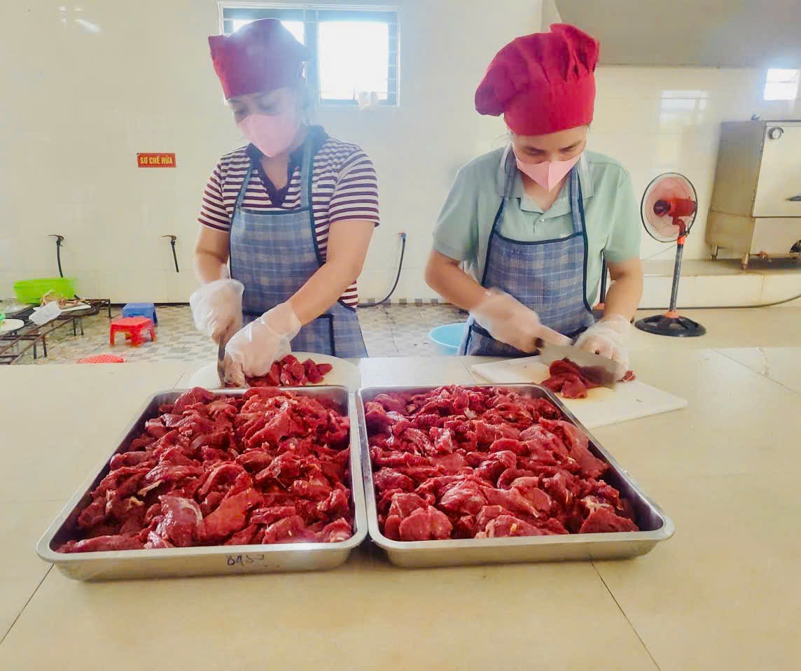 CÔNG TÁC TỔ CHỨC BÁN TRÚ TẠI TRƯỜNG MẦM NON KỲ THỊNH