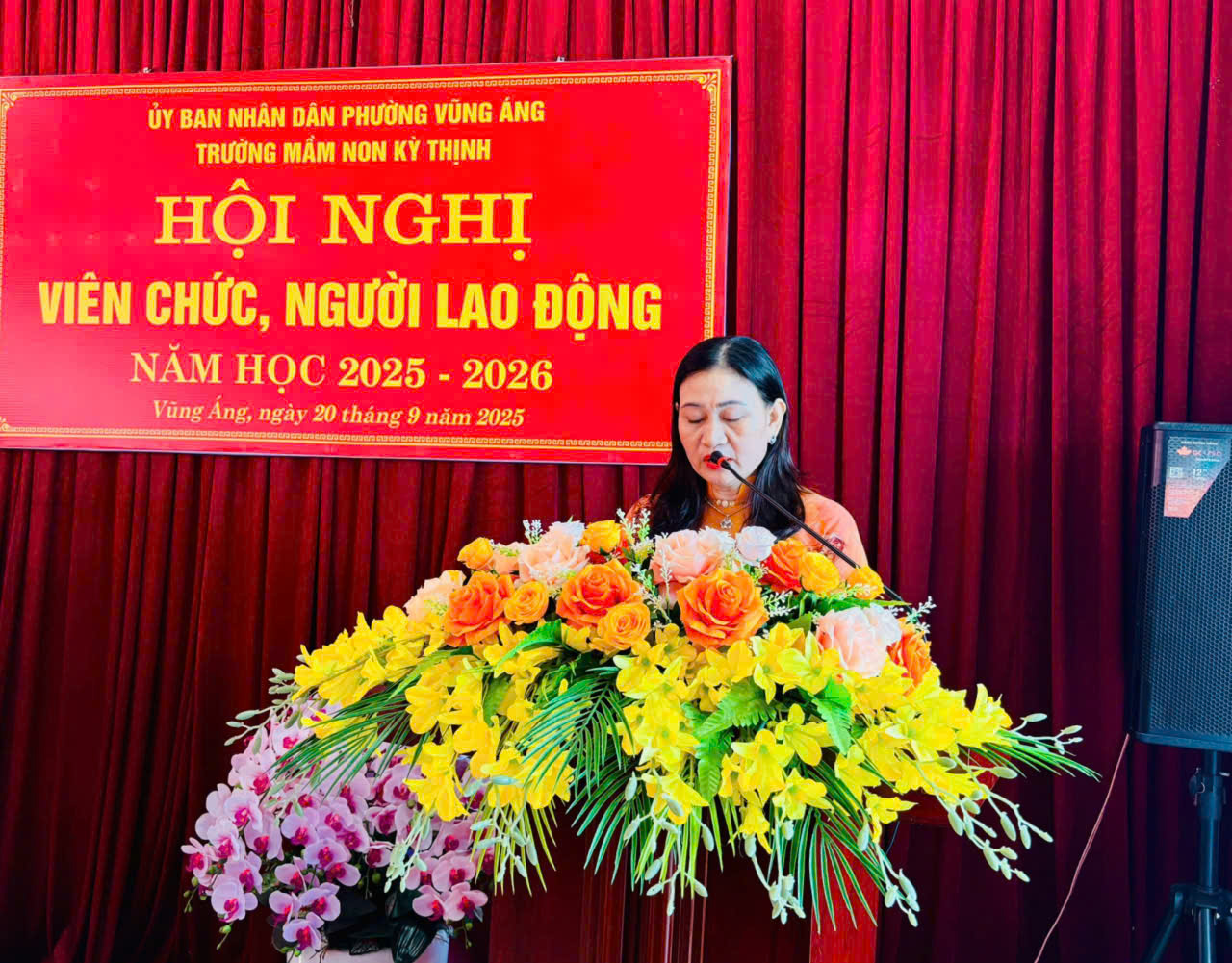 Đ/c Lê Thị Thu Hà Khai mạc hội nghị