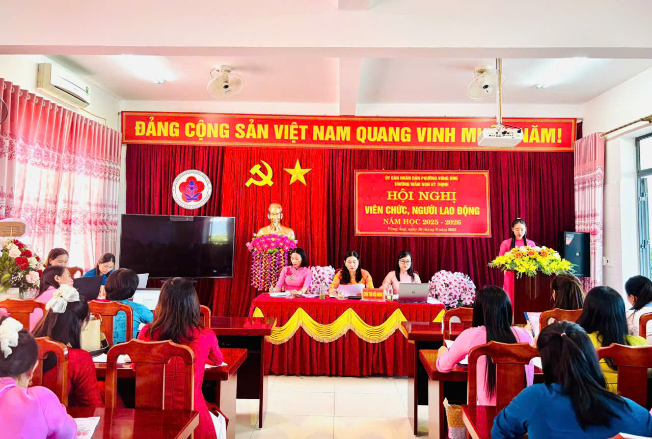Đ/c Lê Thị Ngọc tham luận về công tác truyền thông