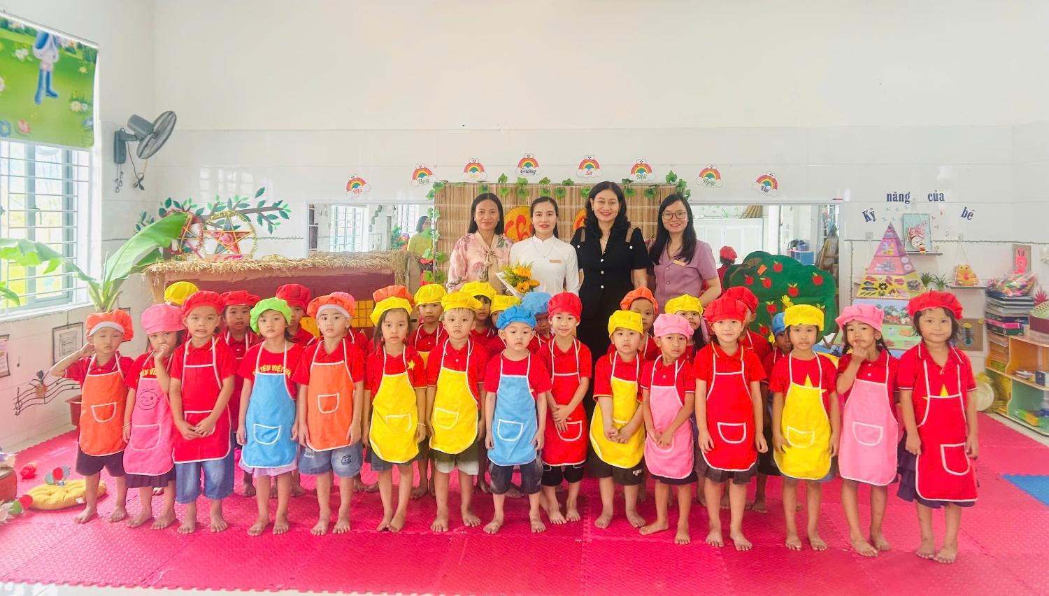 TRƯỜNG MẦM NON KỲ THỊNH TỔ CHỨC THAO GIẢNG CHÀO  MỪNG KỶ NIỆM 95 NĂM NGÀY PHỤ NỮ VIỆT NAM 20/10