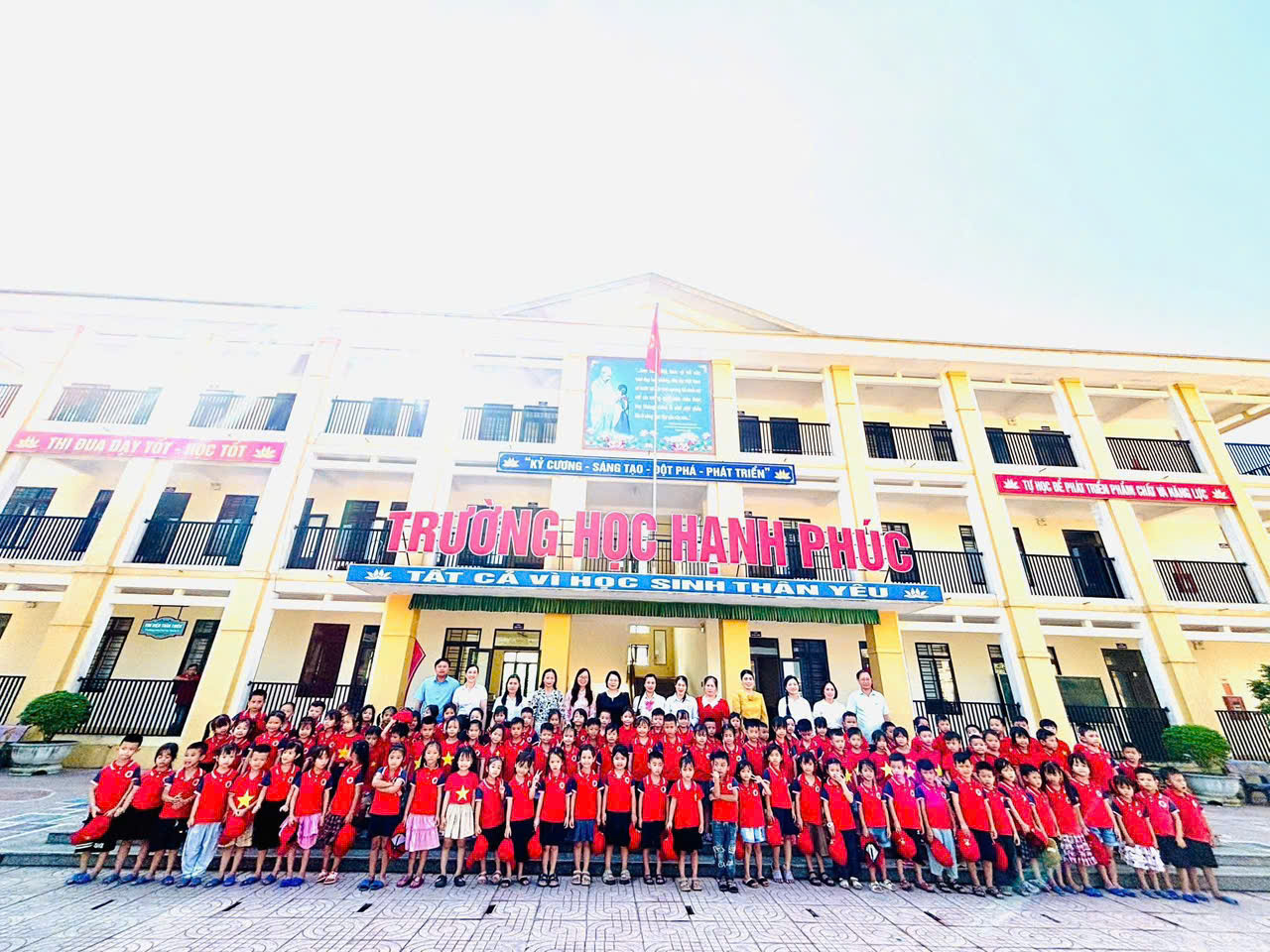 TRƯỜNG MẦM NON KỲ THỊNH TỔ CHỨC CHO TRẺ THAM QUAN TRẢI NGHIỆM TẠI TRƯỜNG TIỂU HỌC KỲ THỊNH II VÀ THAM QUAN CÁNH ĐỒNG LÚA